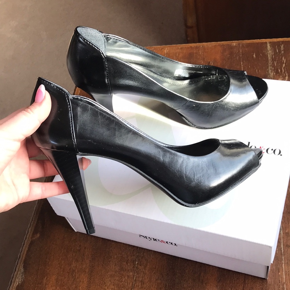 EUC Pep-toe Black Heals ❣️ - Picture 6 of 6